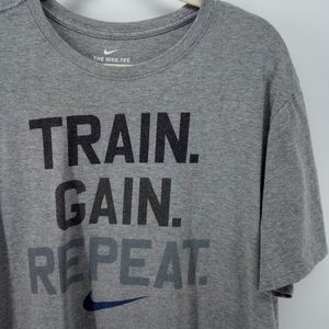 The Nike Tee Athletic Cut Gray Train Gain Repeat Workout Gym Top XL Running